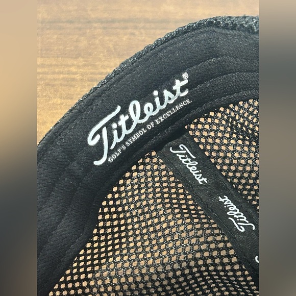 Titleist Hat SnapBack Pro V1 Footjoy Black White Red - Picture 6 of 6